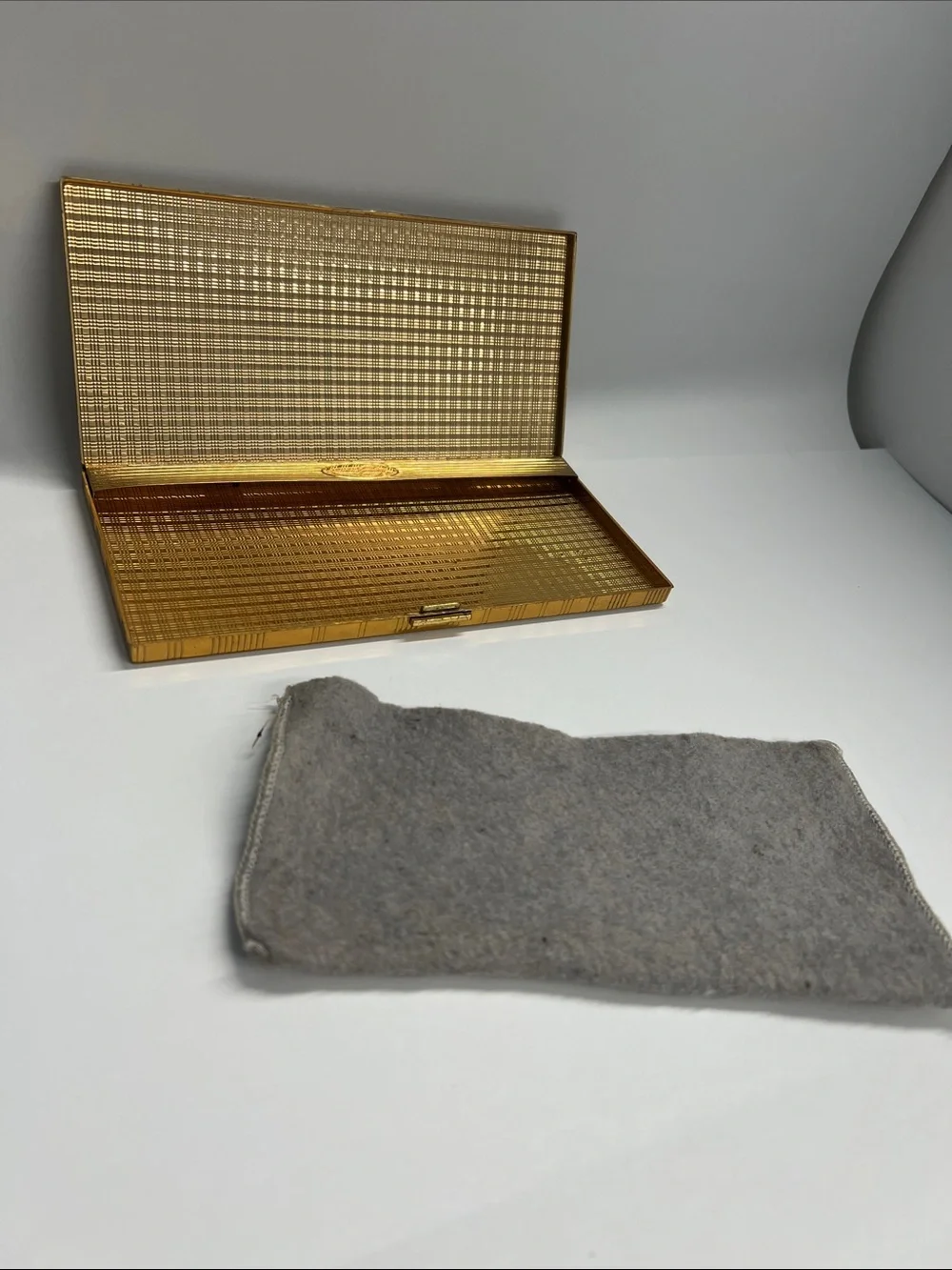 Evans Vintage Metal Goldtone 6.5” x 3” Snap Rectangular Compact Wallet Clutch